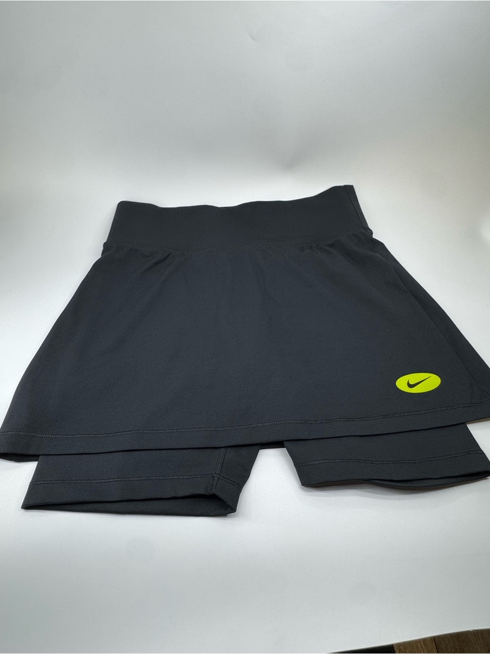 NIKE Solid Womens Standard Sports Shorts Color Black Medium NWT
